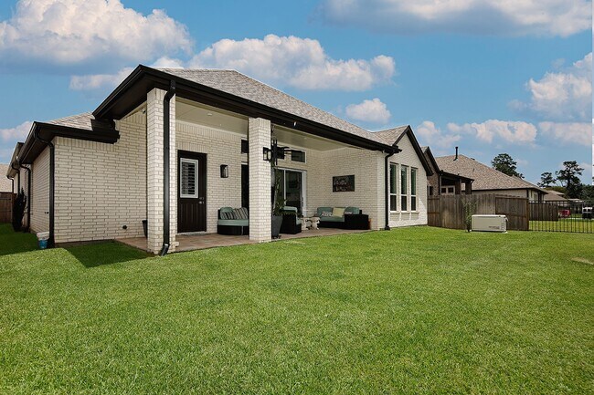 Building Photo - 1137 Stillwater Pond Dr