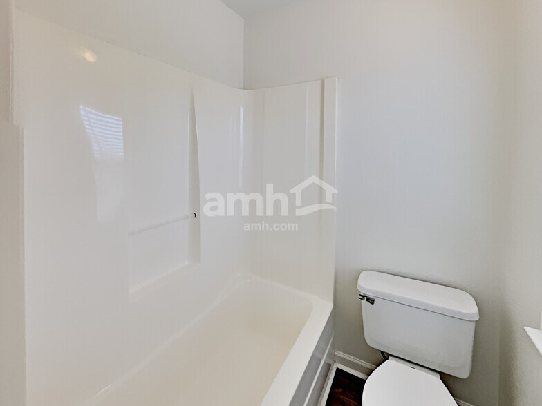 Building Photo - 1914 Amacher Dr