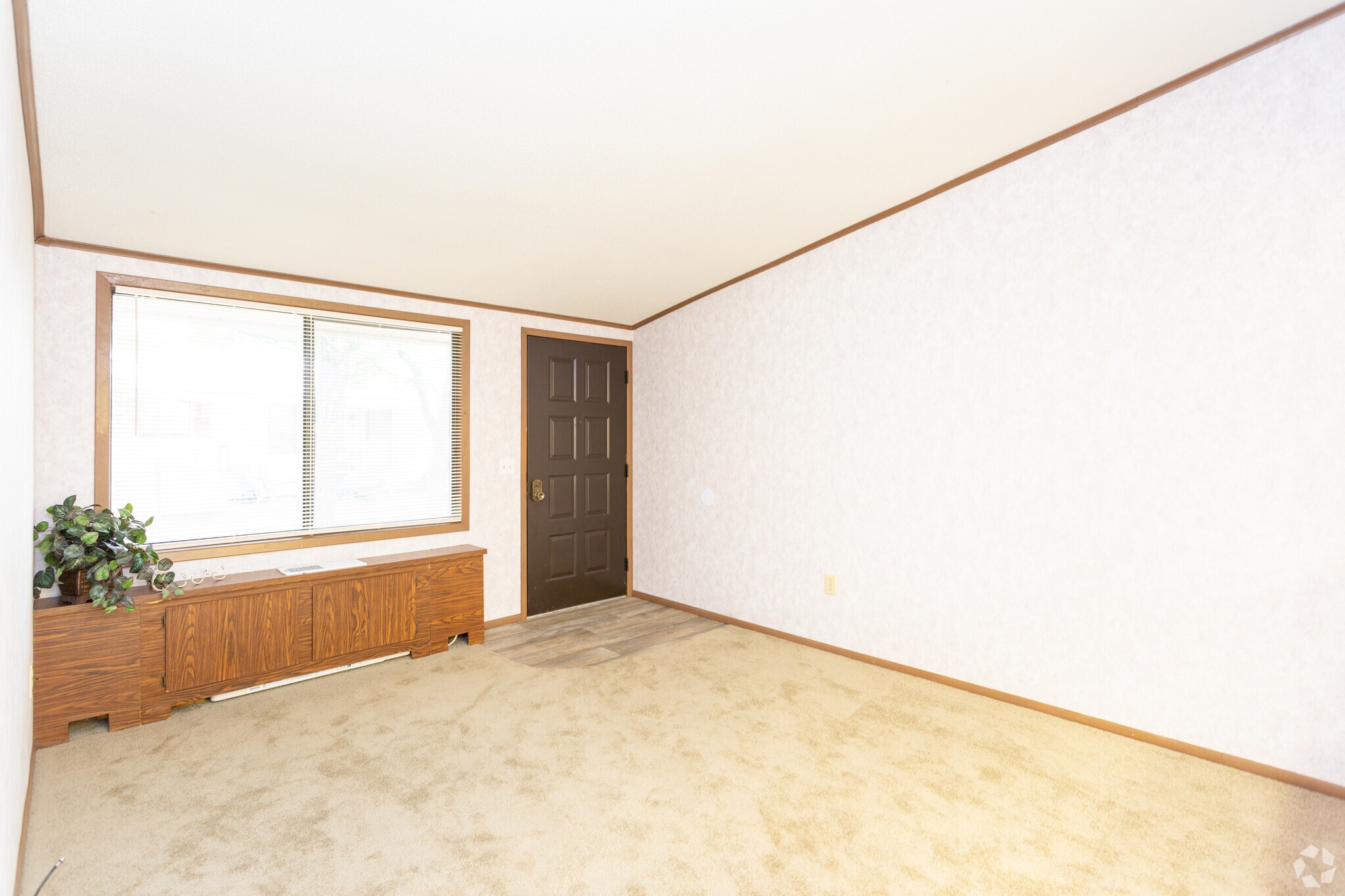 Royal Glen Apartments 4306 Royal Glen Dr NE Comstock Park MI 49321