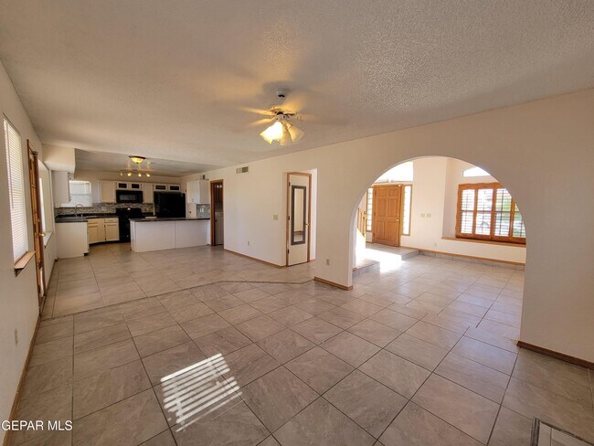 Building Photo - 6920 Imperial Ridge Dr