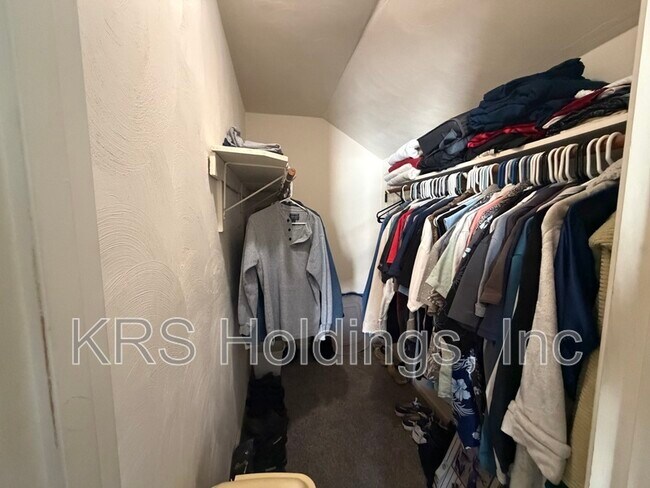 Building Photo - 6040 Capital Pl