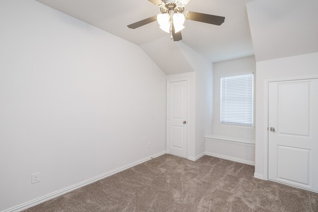 Building Photo - 336 Emerald Creek Dr
