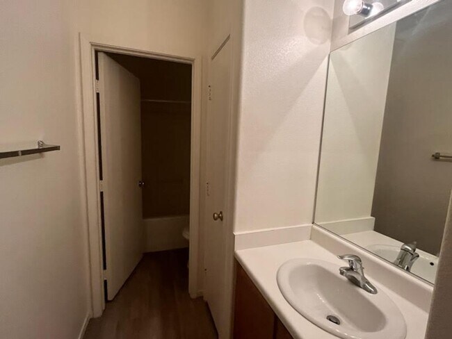 Building Photo - Great single story 3 bedroom house for rent!