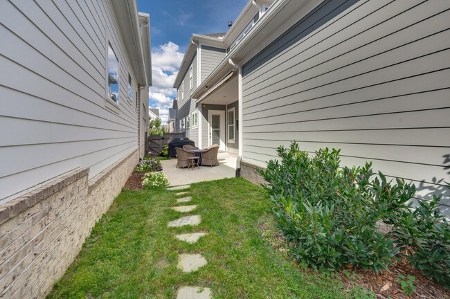 Building Photo - 1043 Calico St