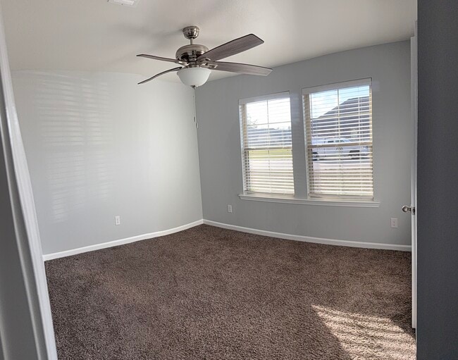 Building Photo - 24422 Dawson Ct