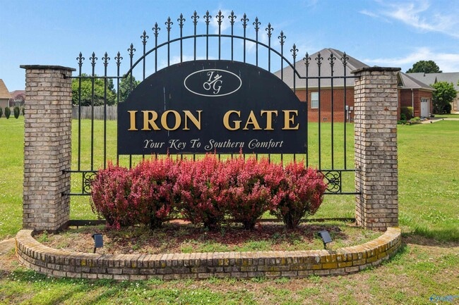 Building Photo - 25850 Iron Gate Dr