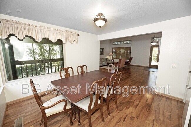 Building Photo - 1830 Weir Dr