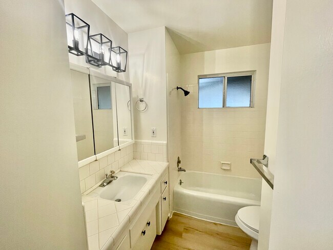 Building Photo - 2530 Tamarisk Dr