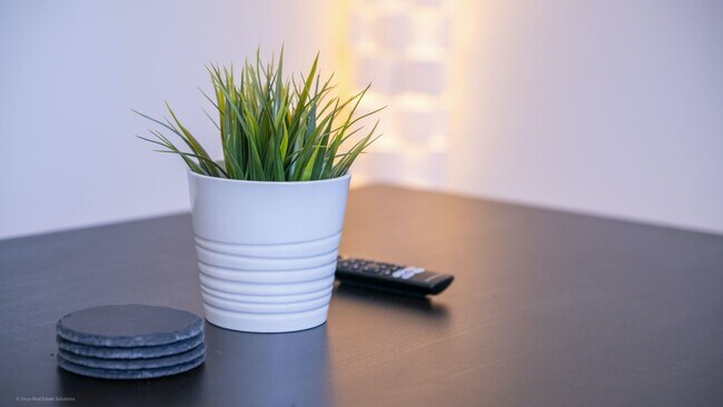 Building Photo - Fully Furnished Ranch Home in Birmingham, MI w/ All Utilities Included