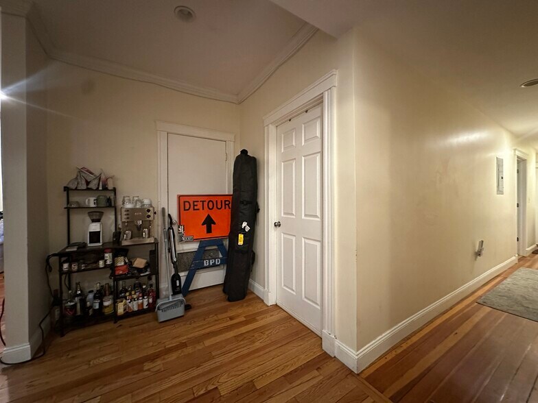 Building Photo - 95 Calumet St