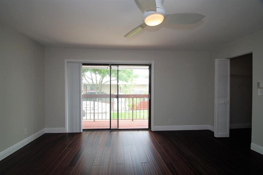 Building Photo - 3010 Willow Ln