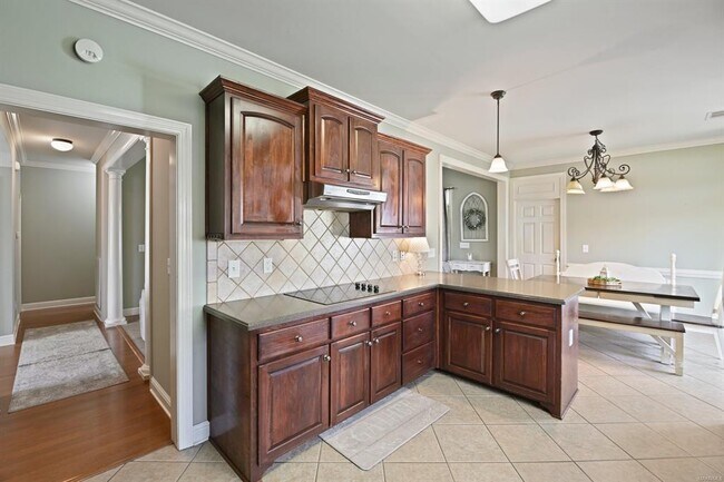Building Photo - 401 Clear Creek View