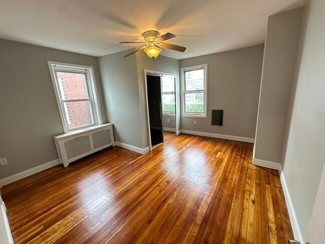 Building Photo - Experience comfort in three large, light-f...