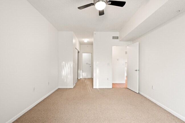 Building Photo - 6960 SW 39th St