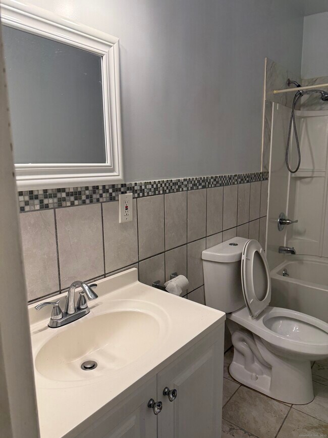 Building Photo - 352 Vine St