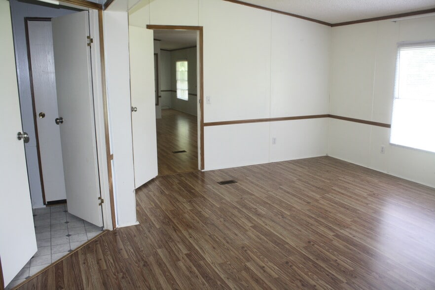 master bedroom - 3305 Peaceway Dr