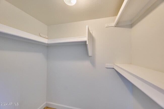 Building Photo - 5550 N 71st St
