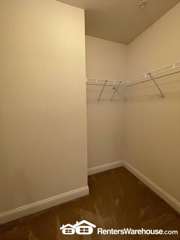 Building Photo - 402 Callander Way