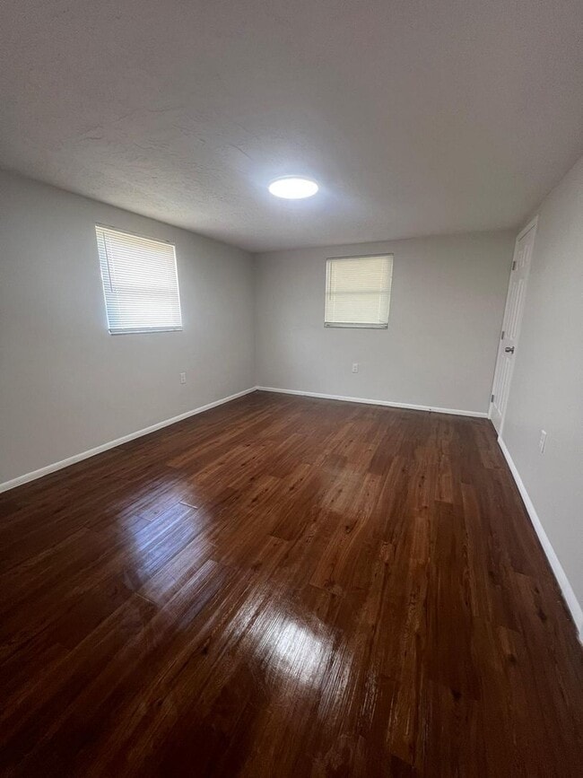 Building Photo - Updated, 2/2 Home Available now!