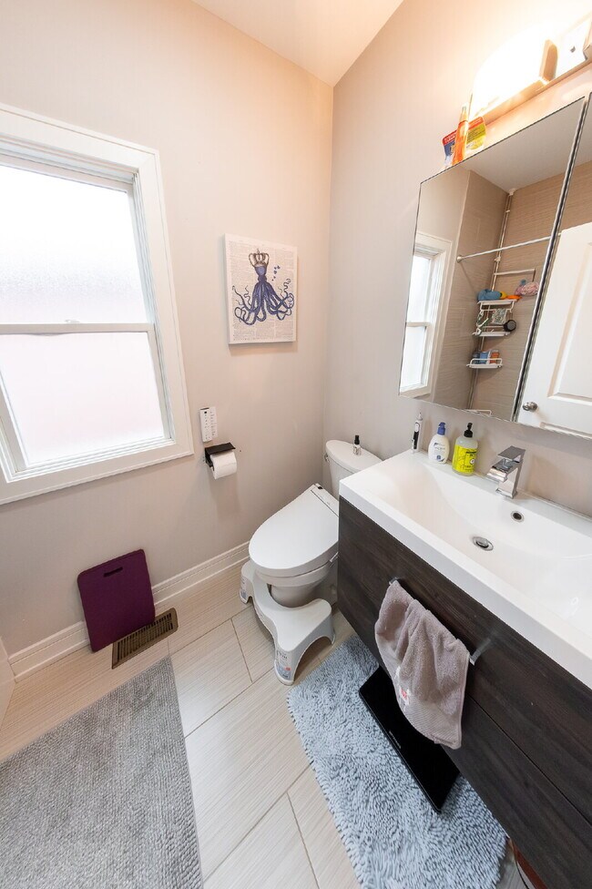 Building Photo - Beautiful West Humboldt Park Single Family Home