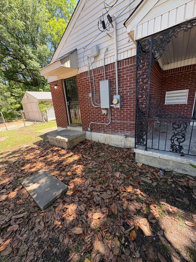 Building Photo - 3904 Kimball Ave