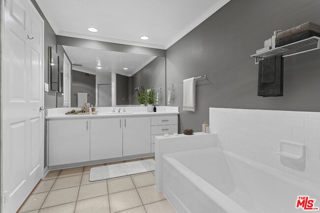 Building Photo - 12000 Goshen Ave