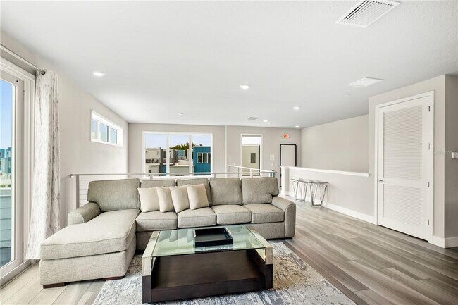 Building Photo - 7770 Sandy Ridge Dr
