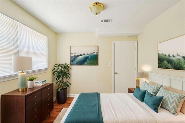 Building Photo - 498 Cole Dr SW