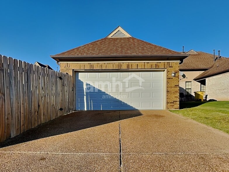 Building Photo - 7965 River Mist Dr