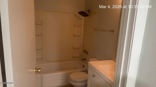 Building Photo - 2026 W Cactus Rd