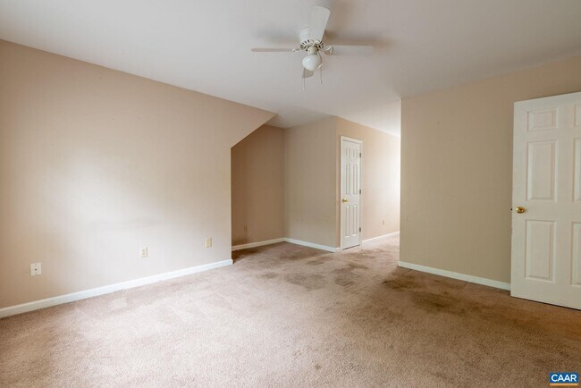 Building Photo - 497 Sunset Dr