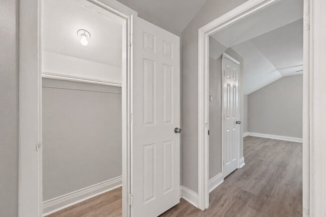 Building Photo - 3823 Florinda St