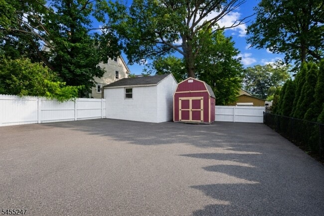 Building Photo - 165 Claremont Ave
