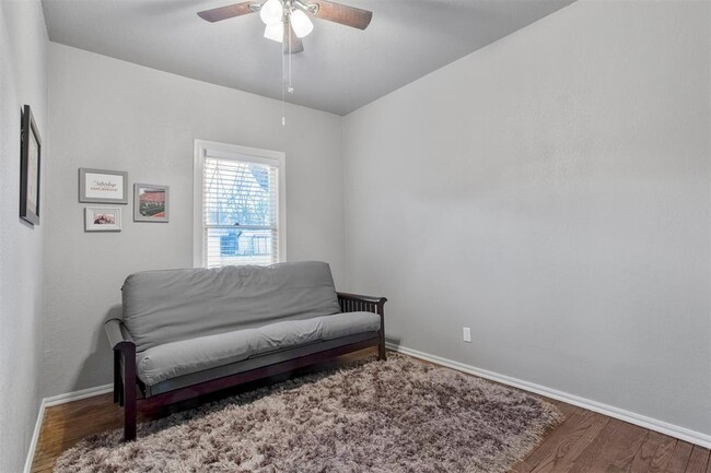 Building Photo - 520 E 17th Ave