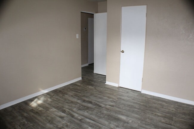 Building Photo - 3 bed house for rent