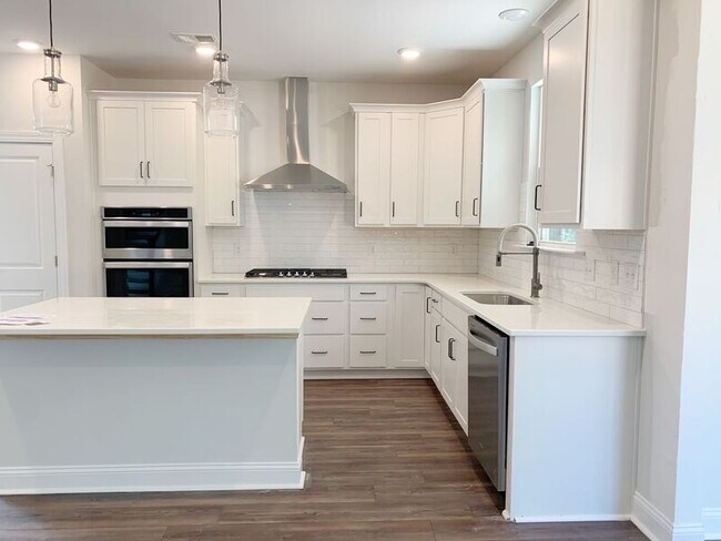 Building Photo - 113 Firebrick Way