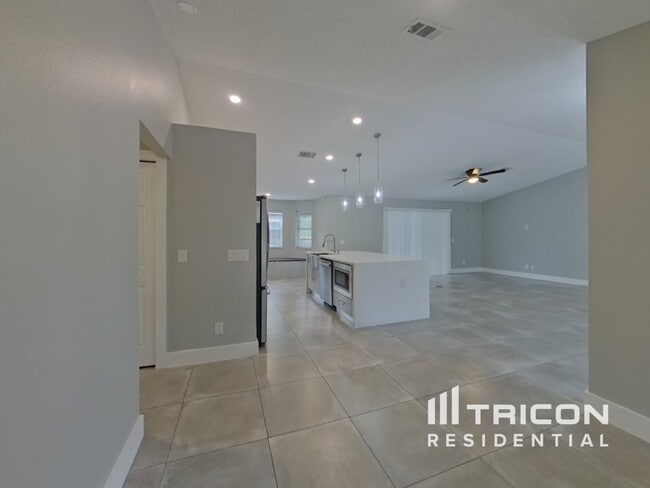 Building Photo - 2400 Foxboro Ct