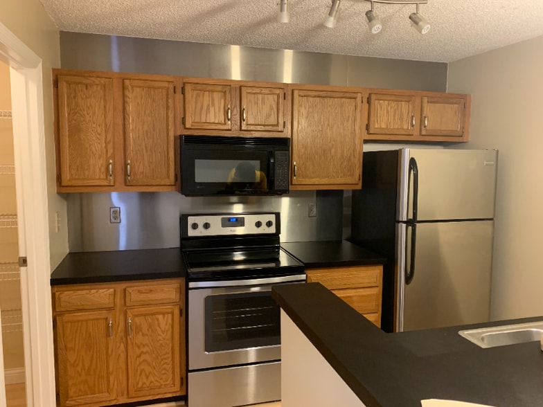 Building Photo - 6752 Ashley Ct