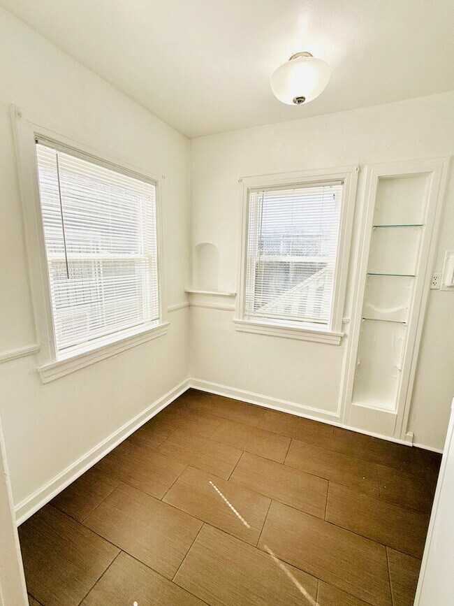 Building Photo - 1801 W 39th St