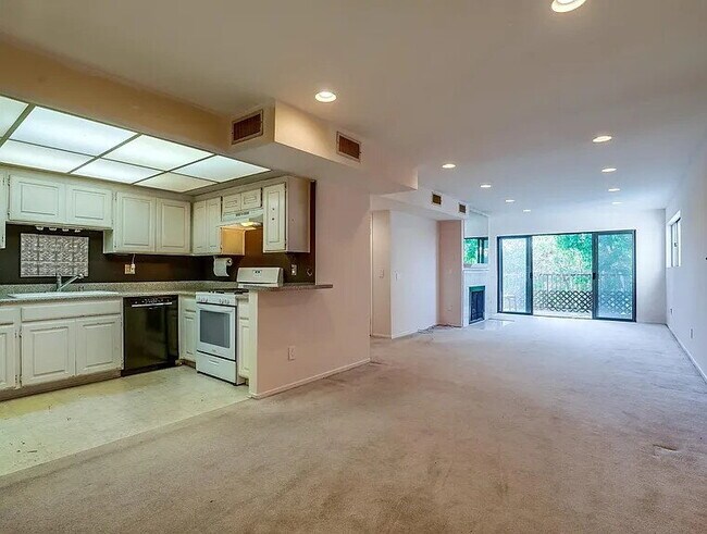 Building Photo - 14804 Magnolia Blvd