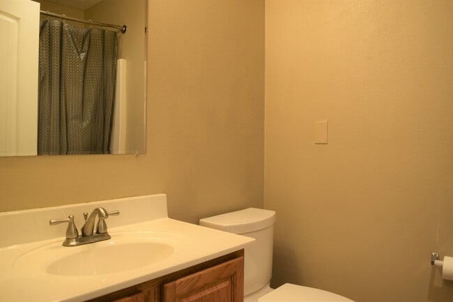 Building Photo - Beautiful 3 Bedroom, 2 Bathroom Home On Mi...