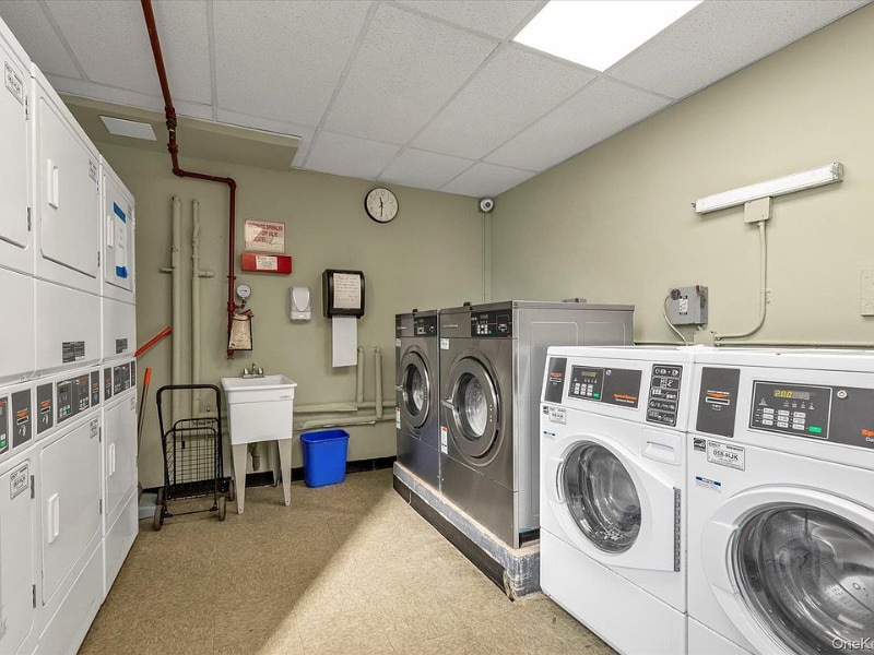 Building Photo - 83-40 Austin St