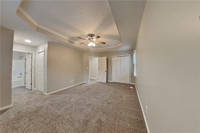 Building Photo - 880 Burning Bush Dr