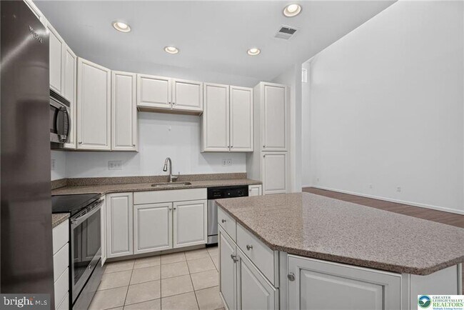 Building Photo - 5127 Dogwood Trail