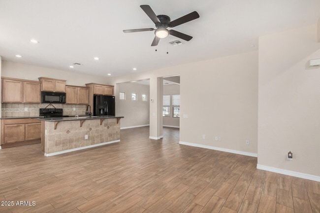 Building Photo - 11137 E Sonrisa Ave