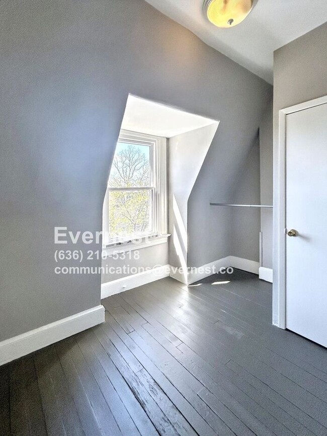 Building Photo - 4-Bedroom, 2-Bathroom Home in a Convenient...