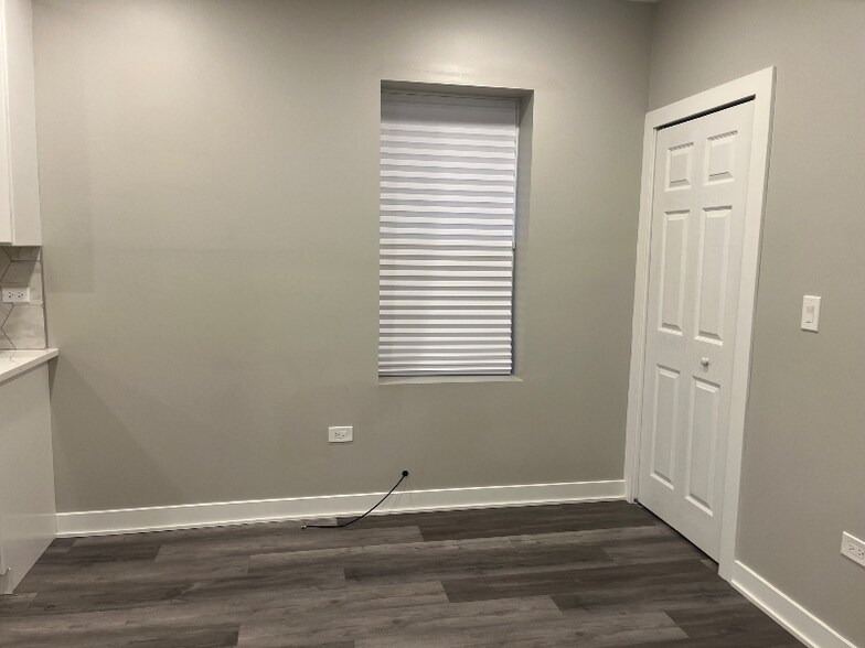 Building Photo - 8106 S Langley Ave