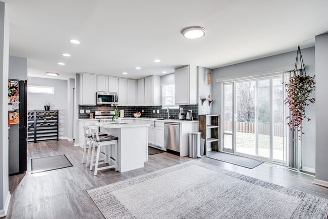 Building Photo - 217 Kristen St