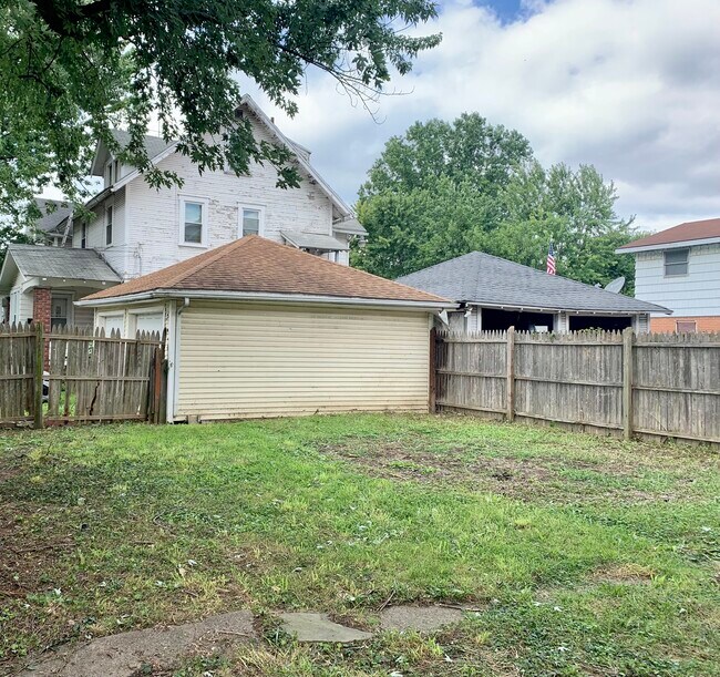 Building Photo - 201 Broad Ave NW