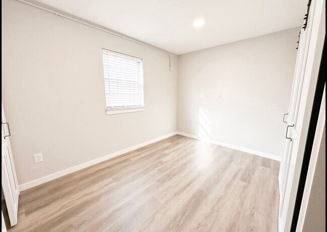 Building Photo - 2008 Juniper Dr